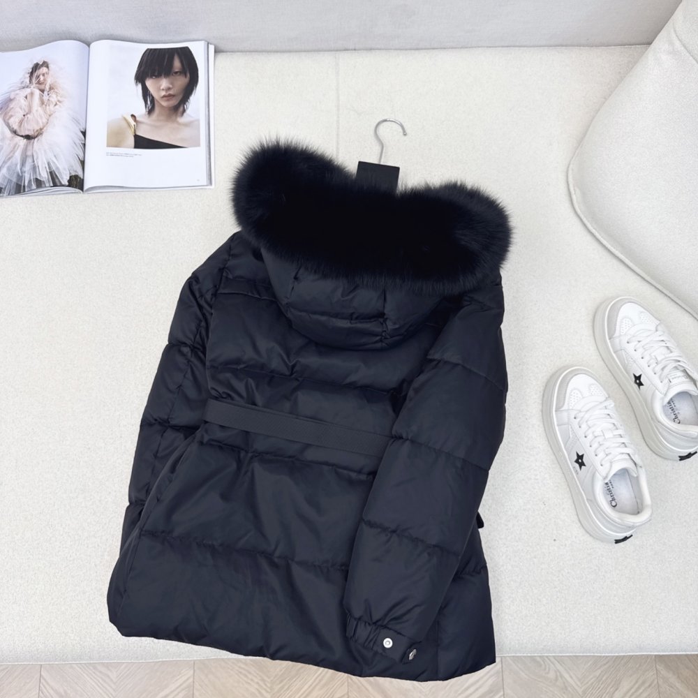 Down jacket female, collar hood of fox fur фото 8