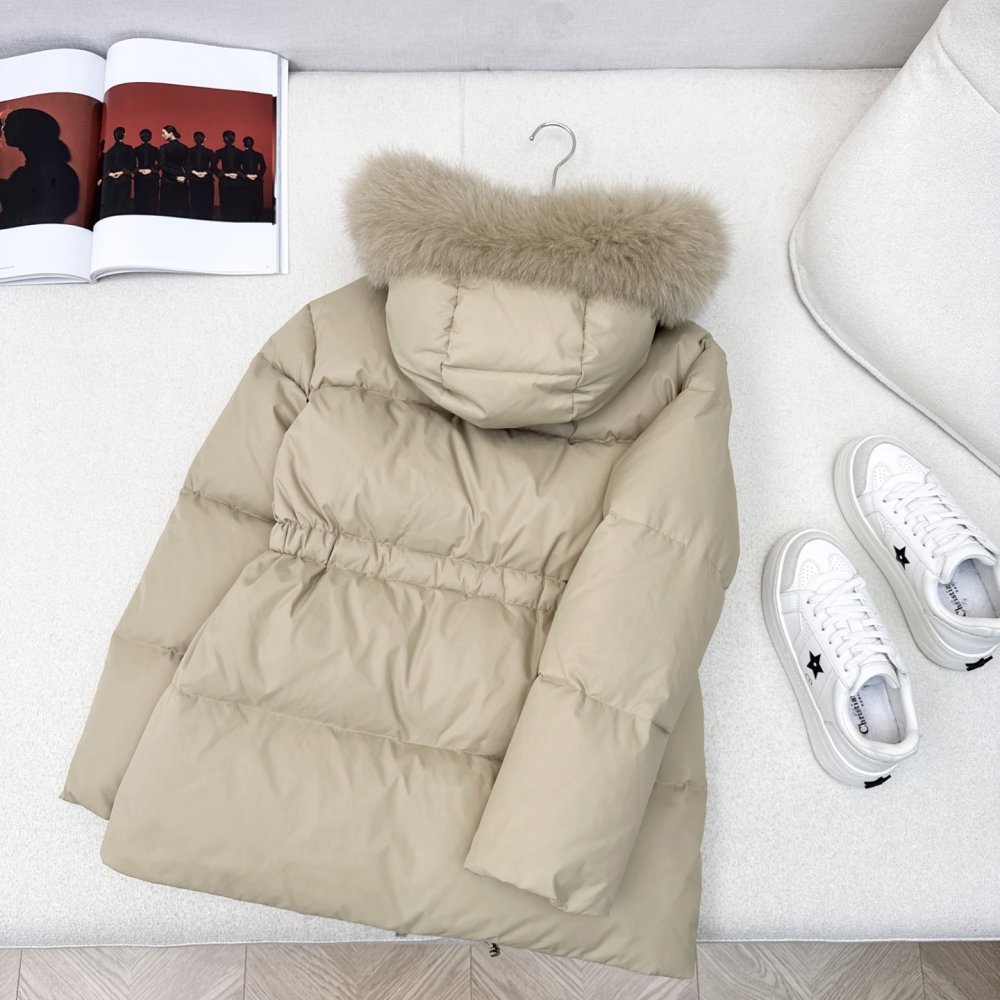 Пуховик женский, воротник капюшона из лисьего меха фото 9