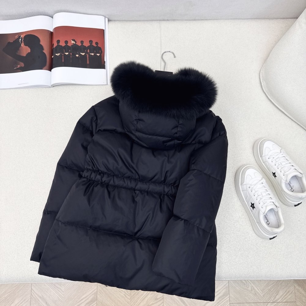 Пуховик женский, воротник капюшона из лисьего меха фото 9