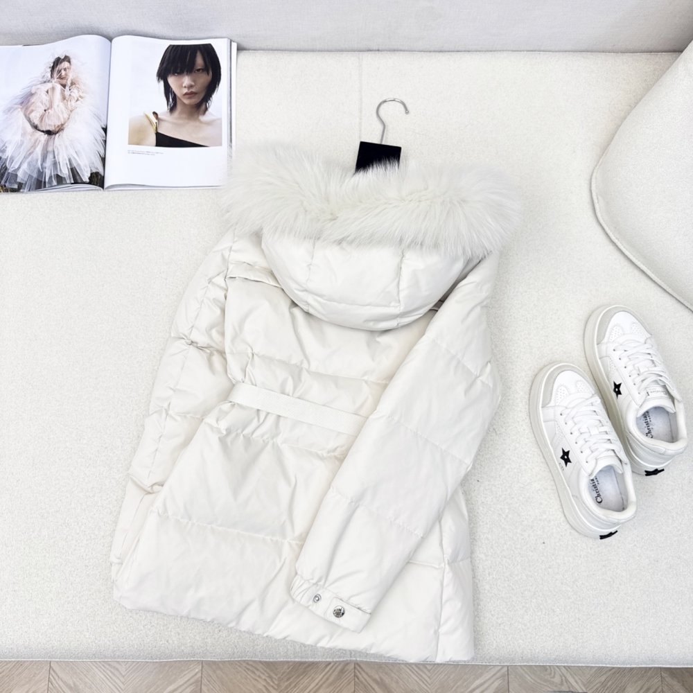 Down jacket female, collar hood of fox fur фото 9