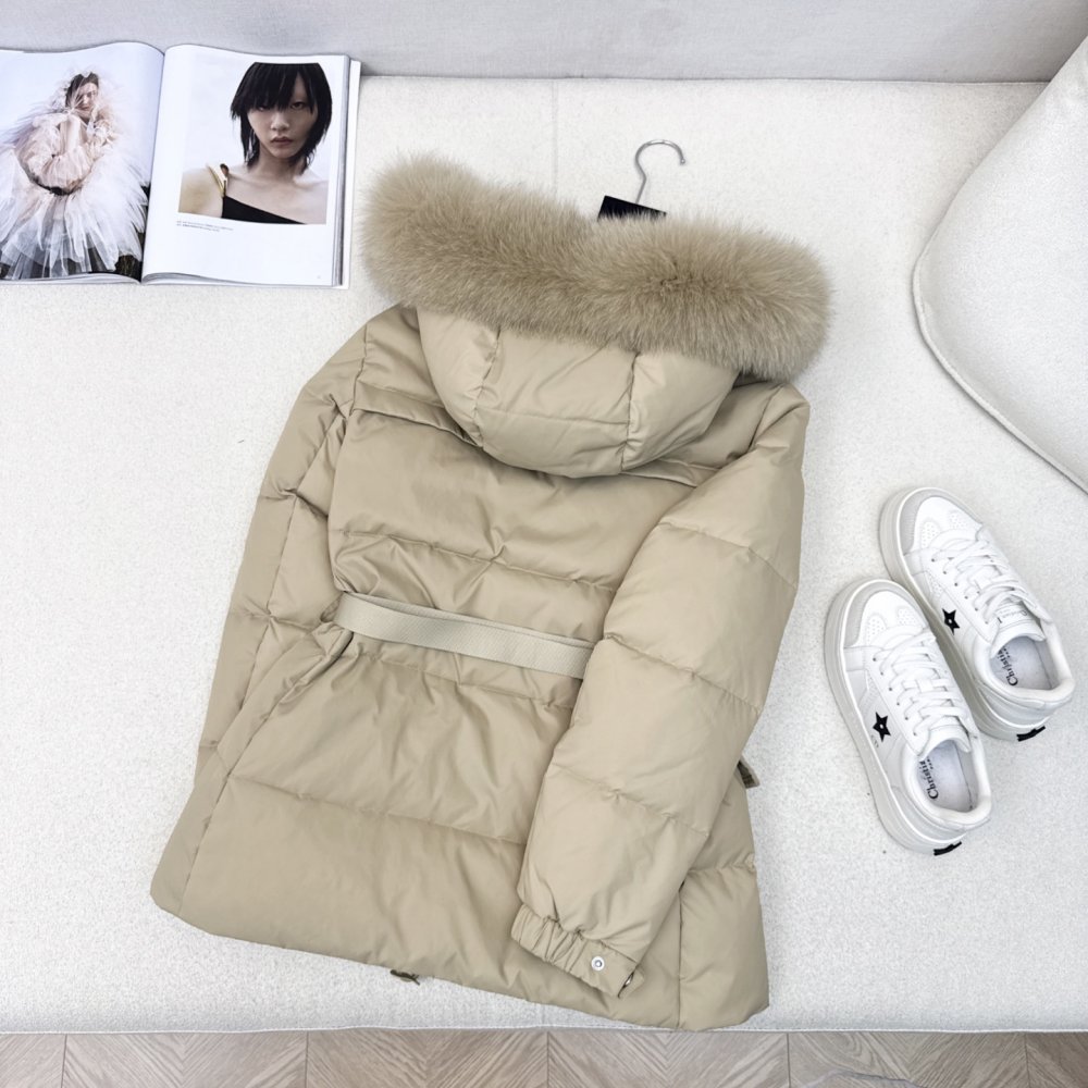 Пуховик женский, воротник капюшона из лисьего меха фото 9