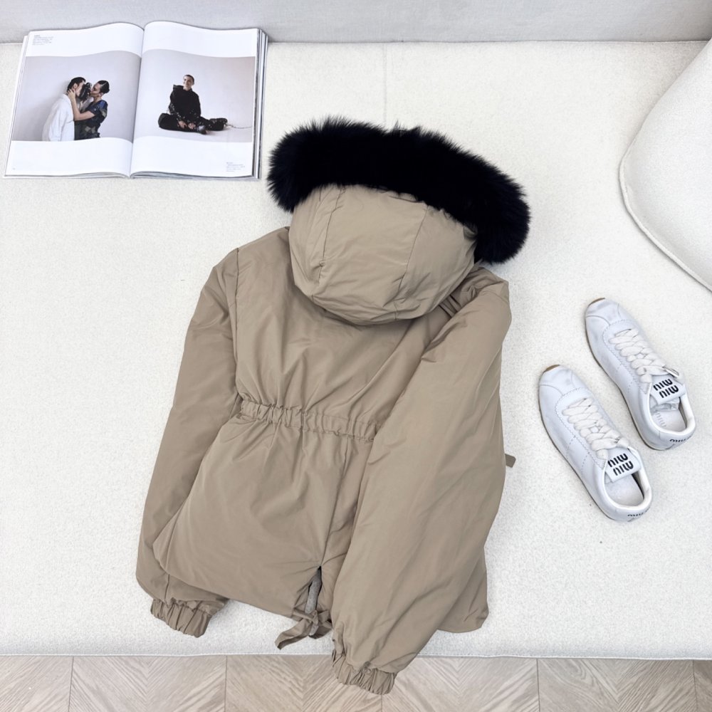 Down jacket female, collar of fur raccoon фото 2