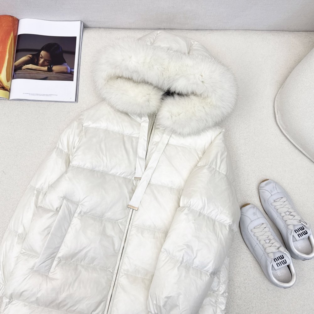 Пуховик жіночий, коміром з хутра єнота фото 2