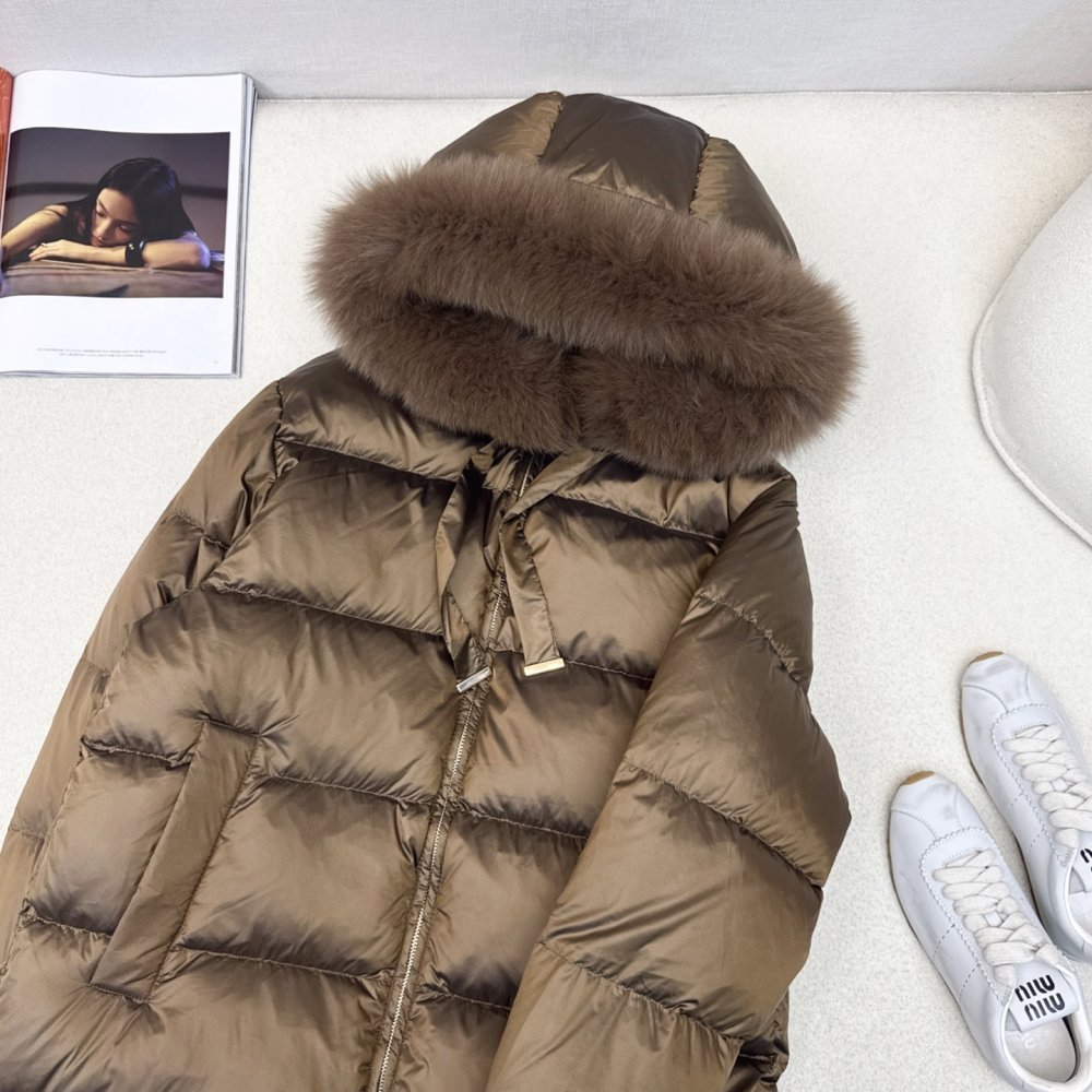 Пуховик жіночий, коміром з хутра єнота фото 2