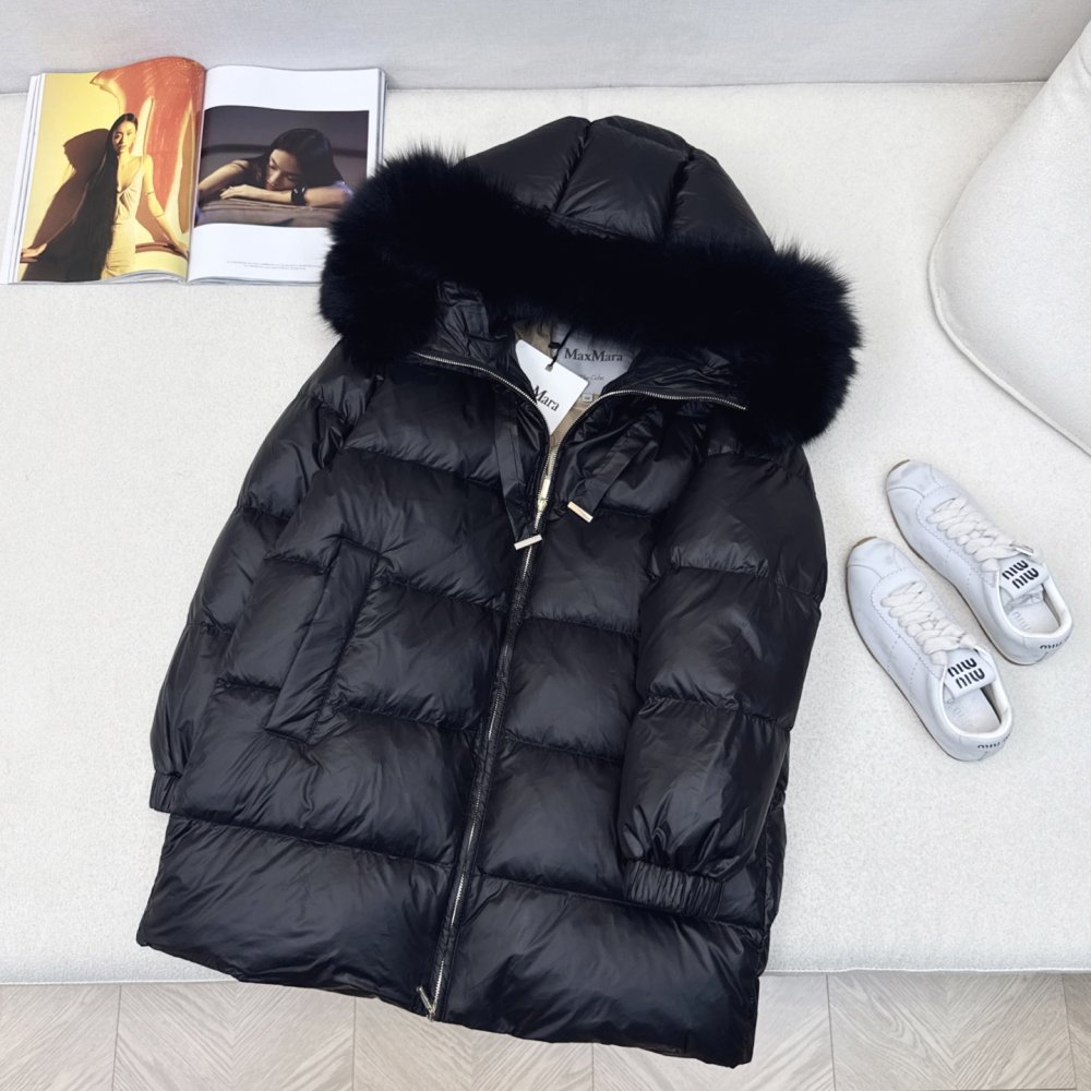 Пуховик жіночий, коміром з хутра єнота фото 2