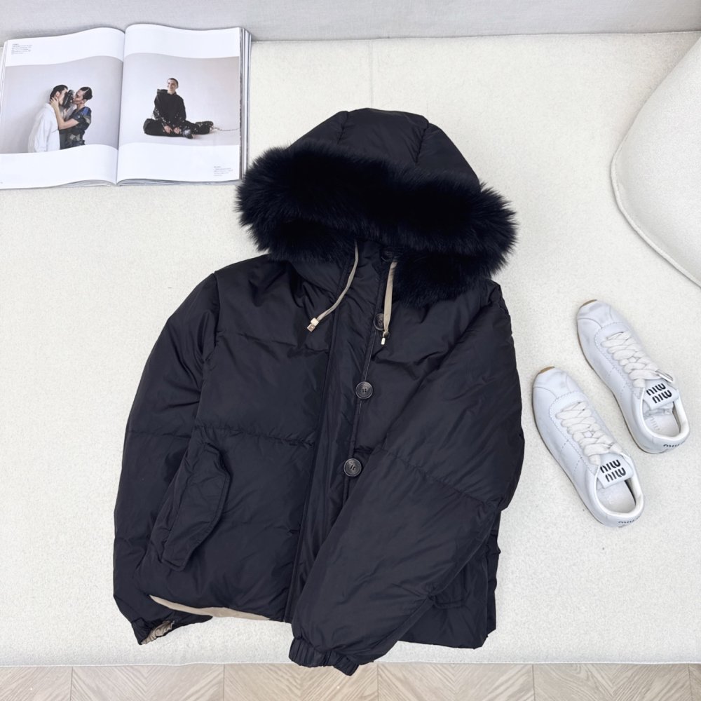 Down jacket female, collar of fur raccoon фото 3