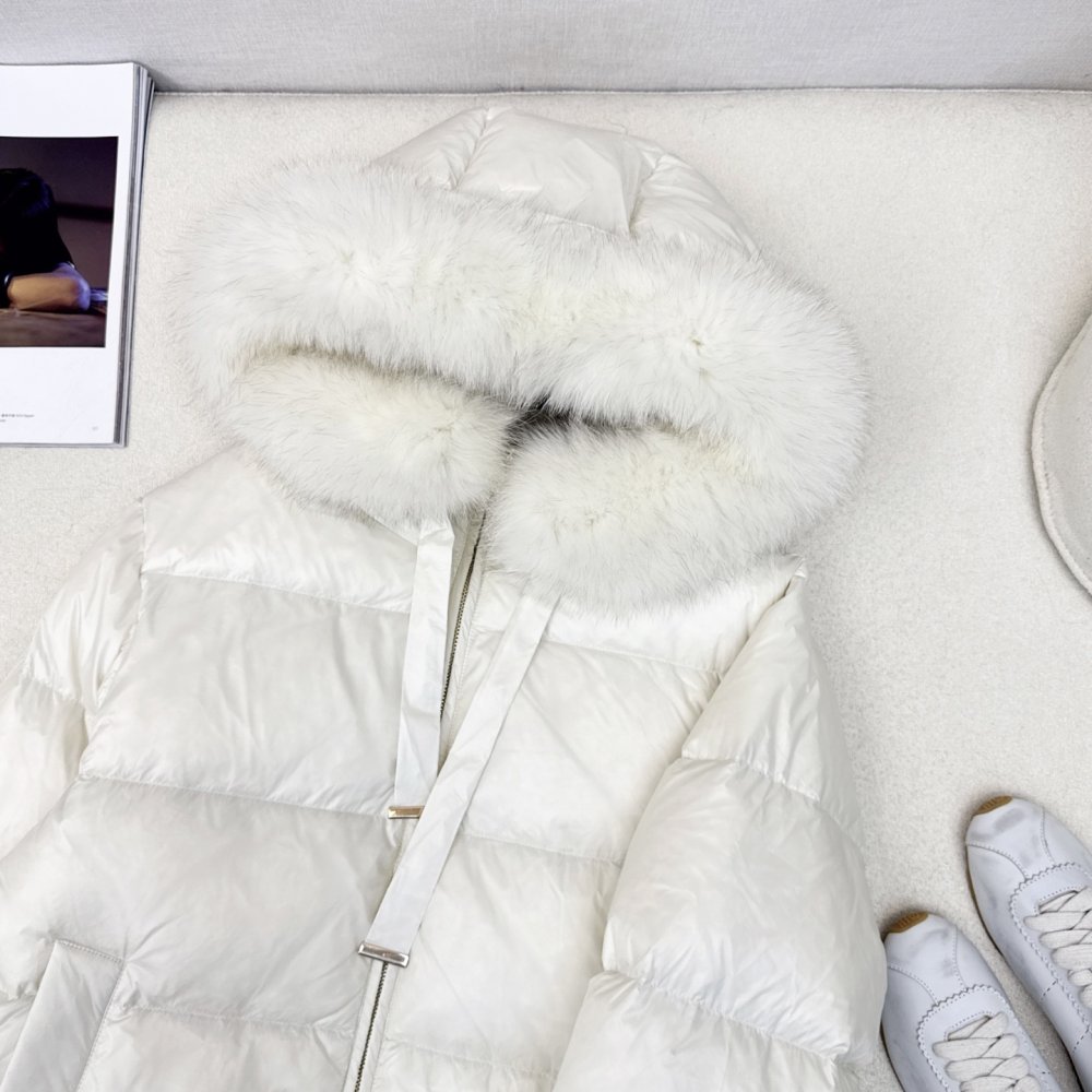 Пуховик жіночий, коміром з хутра єнота фото 3