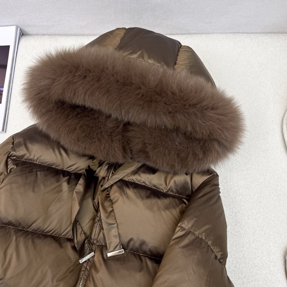 Пуховик жіночий, коміром з хутра єнота фото 3