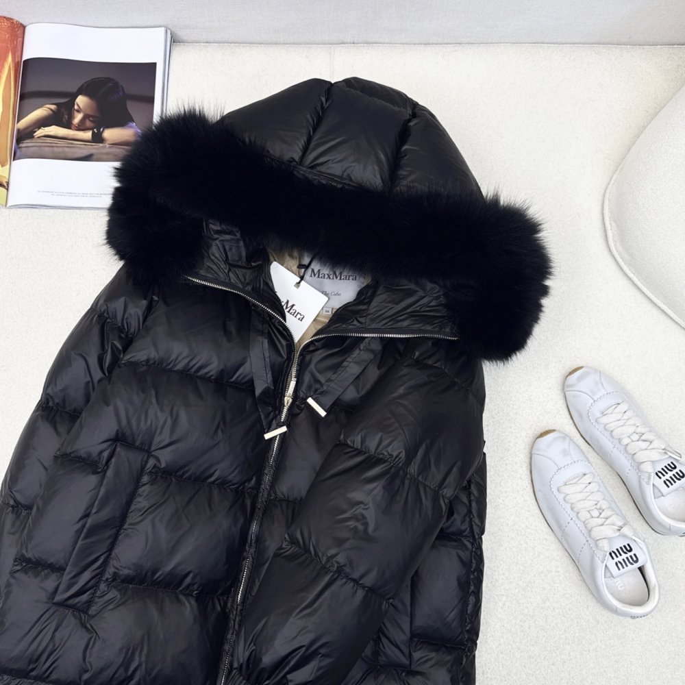 Пуховик жіночий, коміром з хутра єнота фото 3