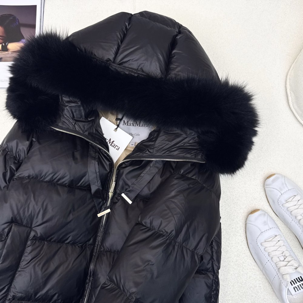 Пуховик жіночий, коміром з хутра єнота фото 4