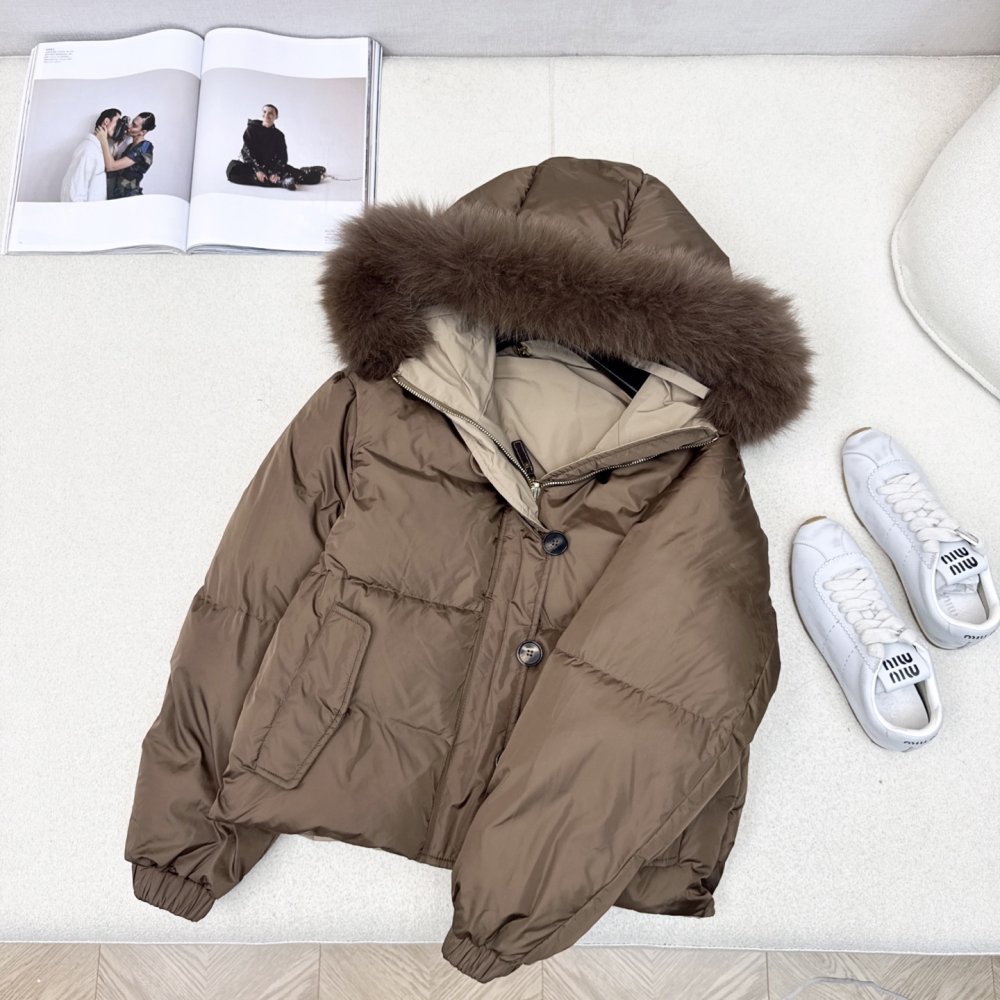 Пуховик женский, воротником из меха енота фото 5