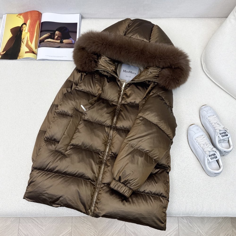 Пуховик жіночий, коміром з хутра єнота фото 5