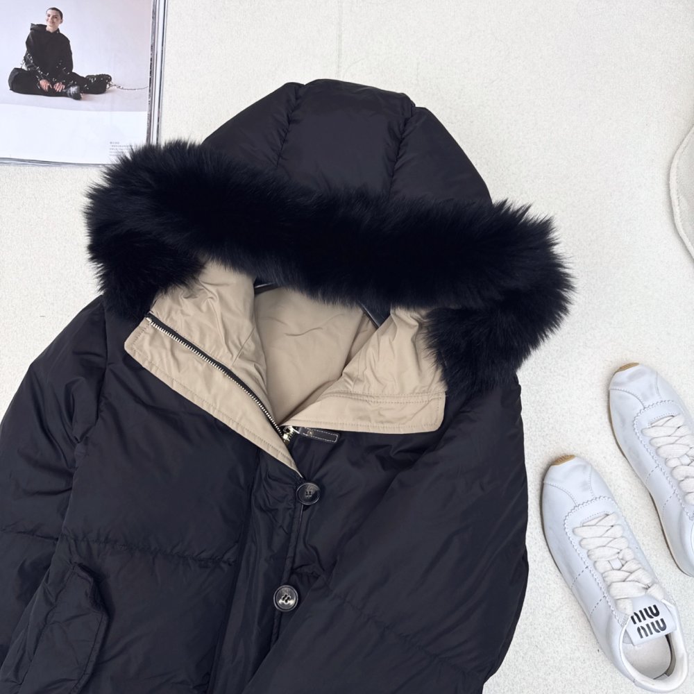 Down jacket female, collar of fur raccoon фото 6