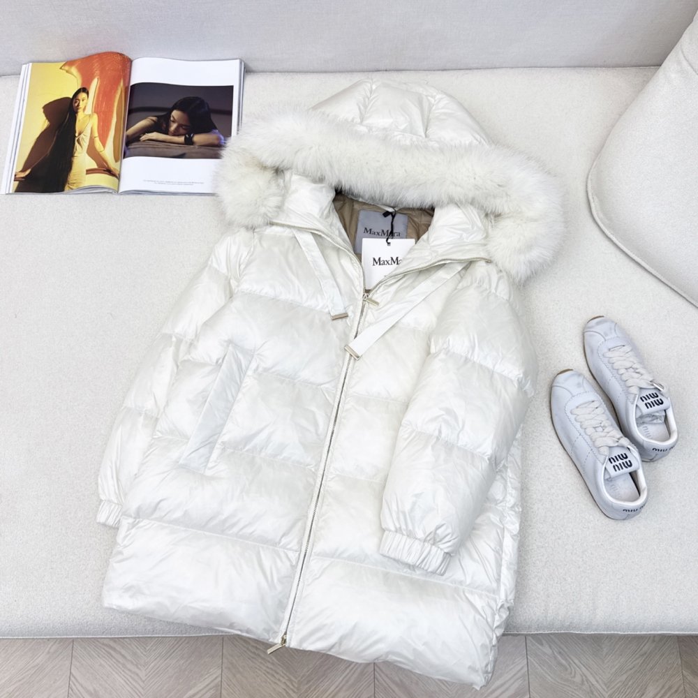 Пуховик жіночий, коміром з хутра єнота фото 6