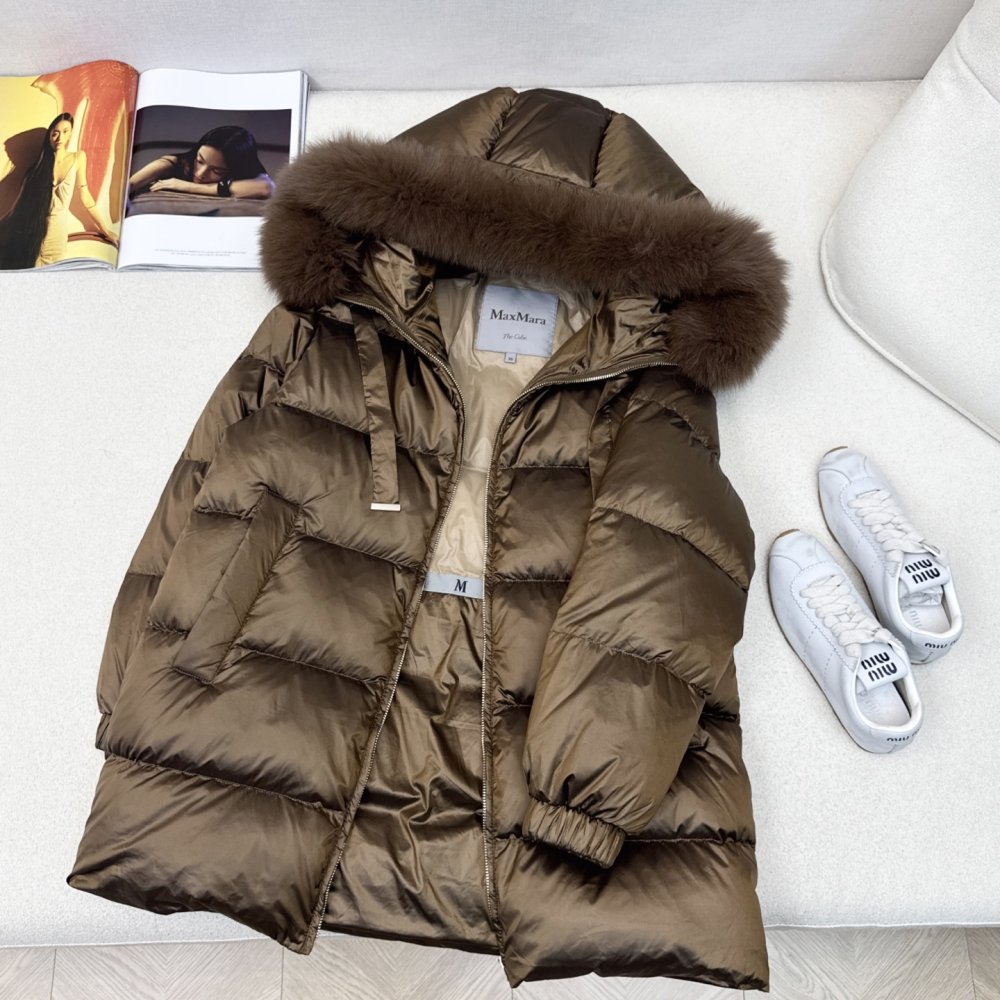 Пуховик жіночий, коміром з хутра єнота фото 6