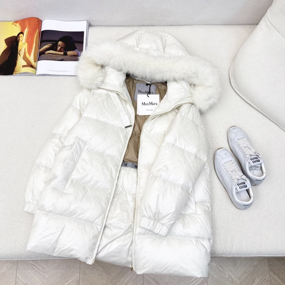 Пуховик жіночий, коміром з хутра єнота фото 7