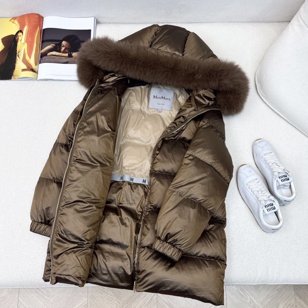 Пуховик жіночий, коміром з хутра єнота фото 7