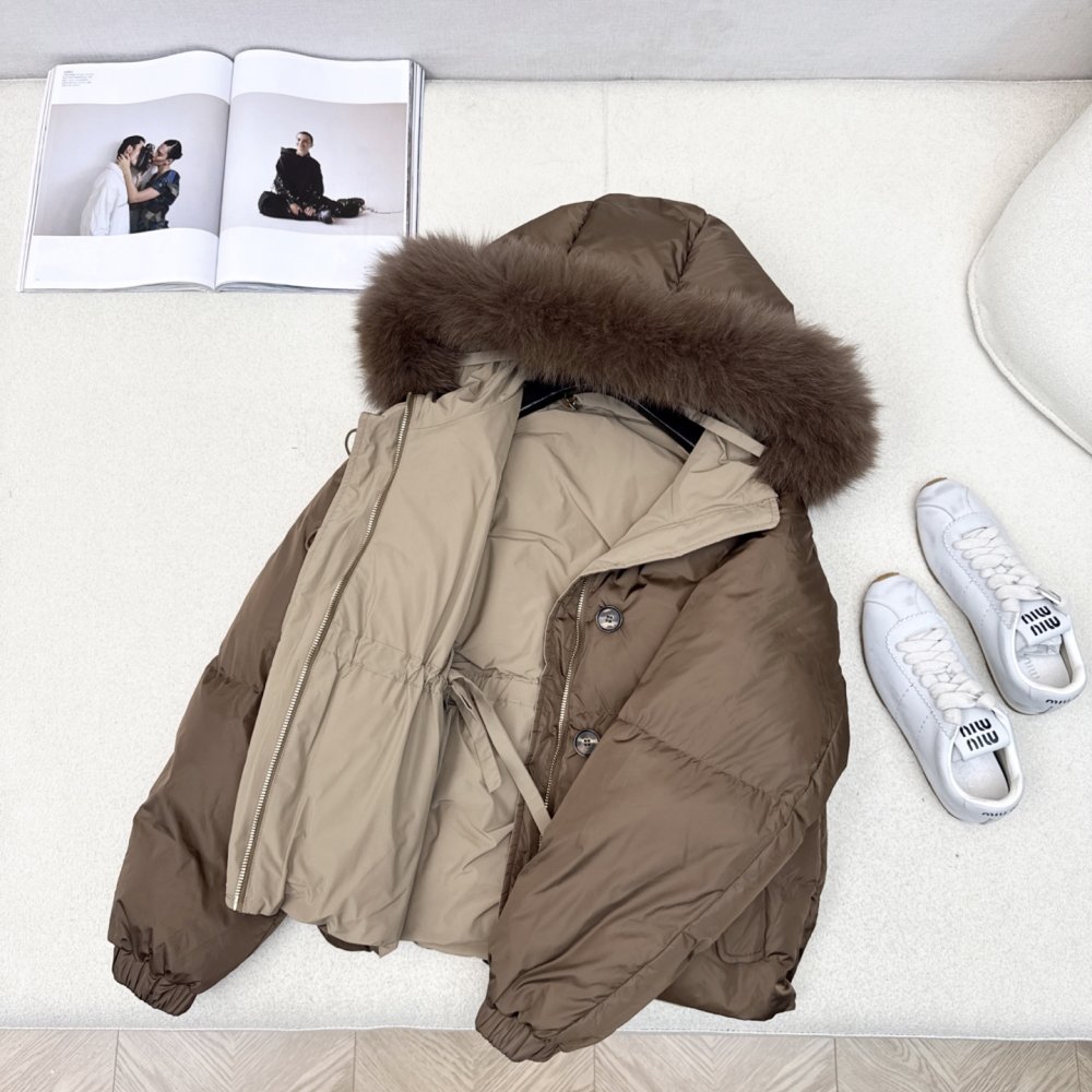 Пуховик женский, воротником из меха енота фото 8