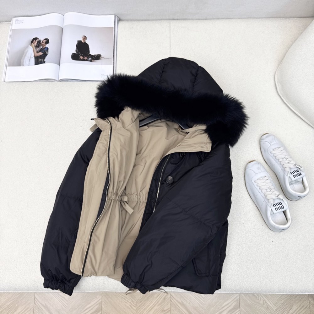 Down jacket female, collar of fur raccoon фото 8