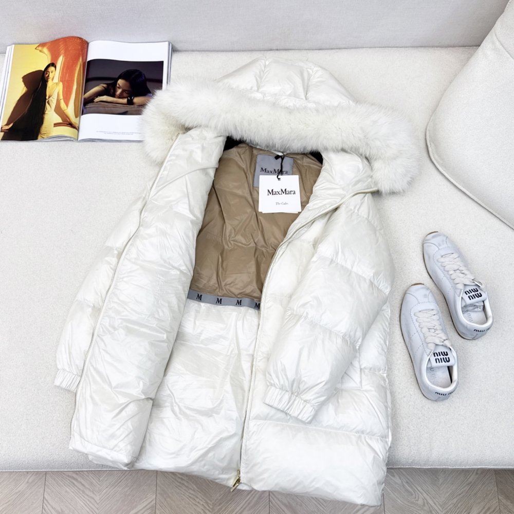 Пуховик жіночий, коміром з хутра єнота фото 8