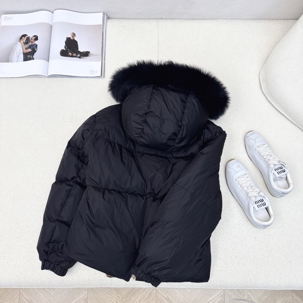 Down jacket female, collar of fur raccoon фото 9