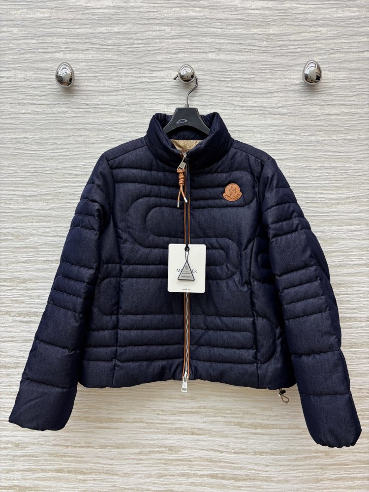 Пуховик жіночий