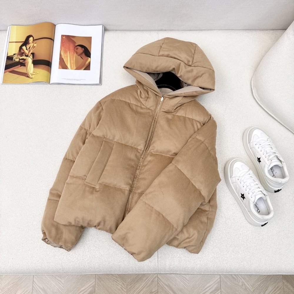 Пуховик жіночий