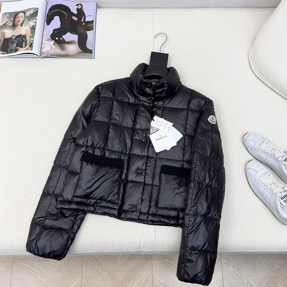 Пуховик жіночий