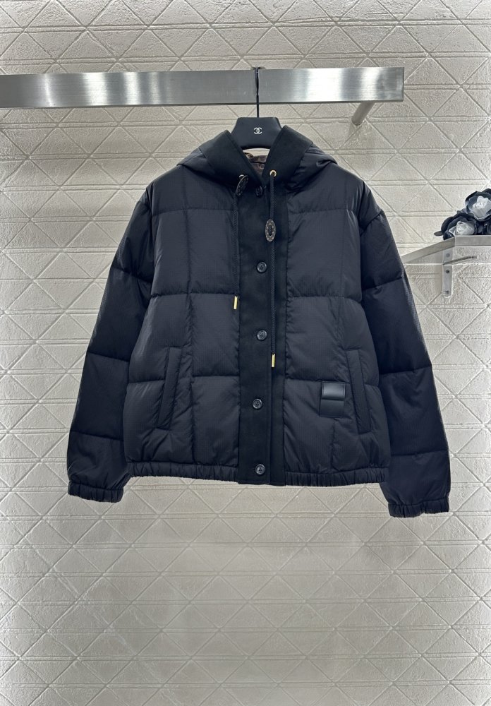 Пуховик жіночий