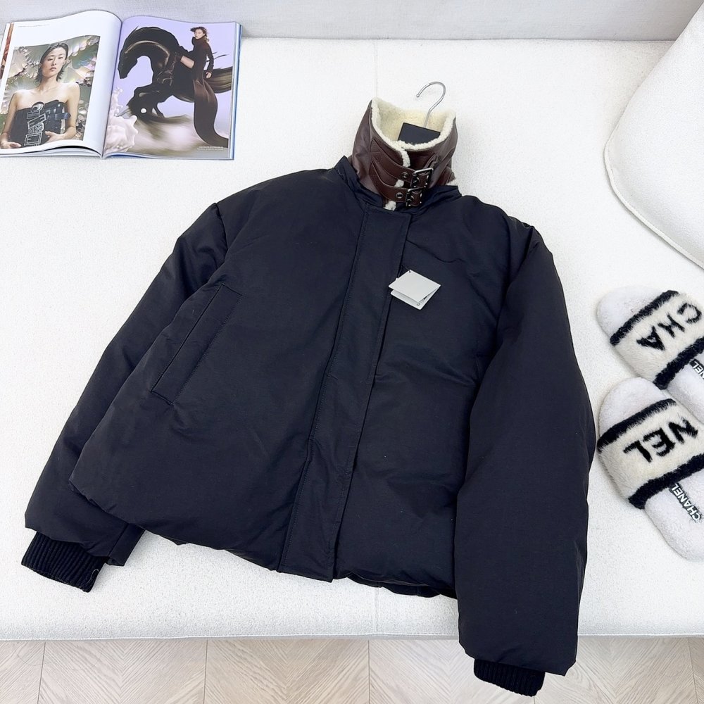 Пуховик жіночий