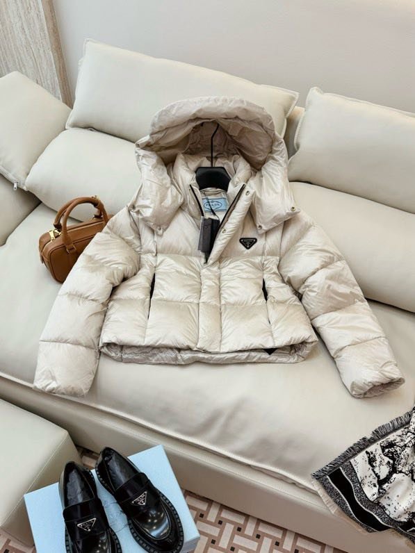 Пуховик жіночий