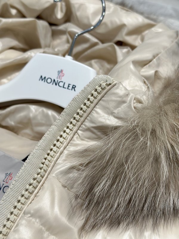 Пуховик женский фото 5