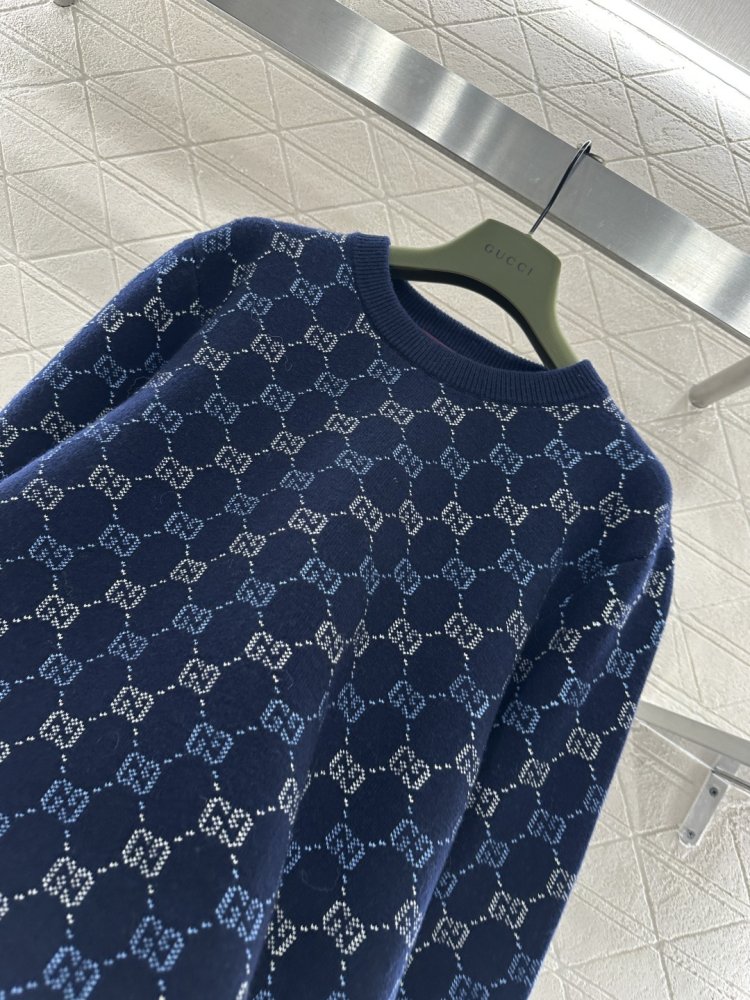 Пуловер с круглым вырезом женский фото 8