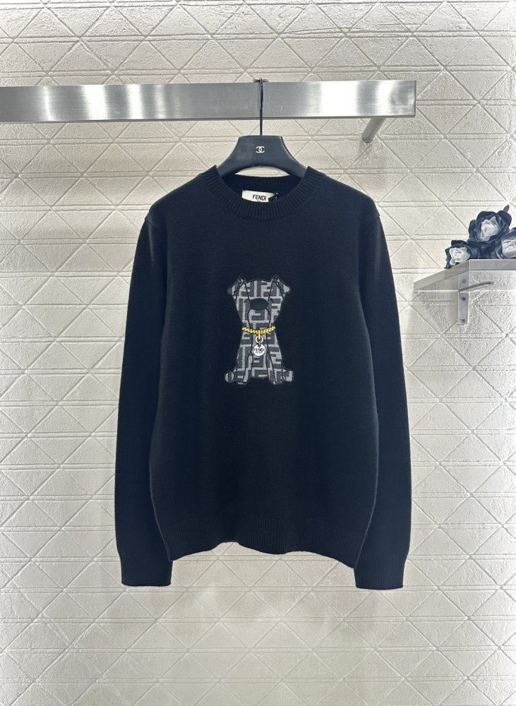 Пуловер с круглым вырезом