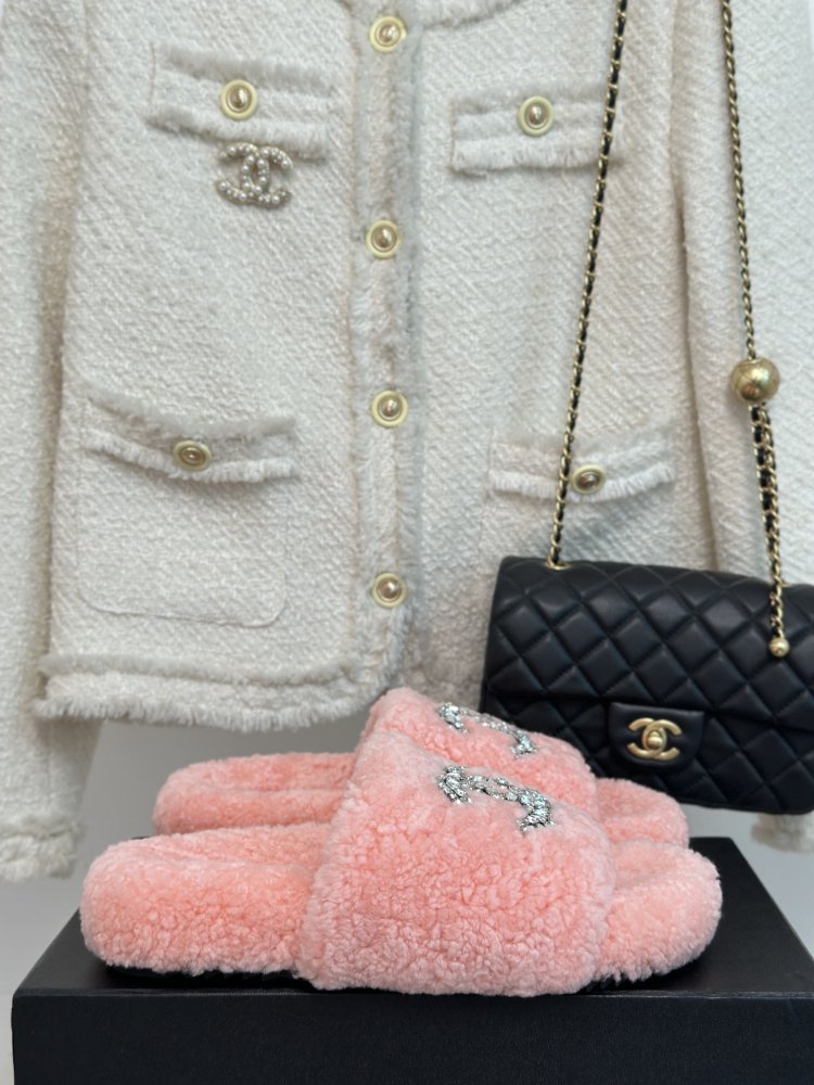 Fluffy fur slippers Chanel