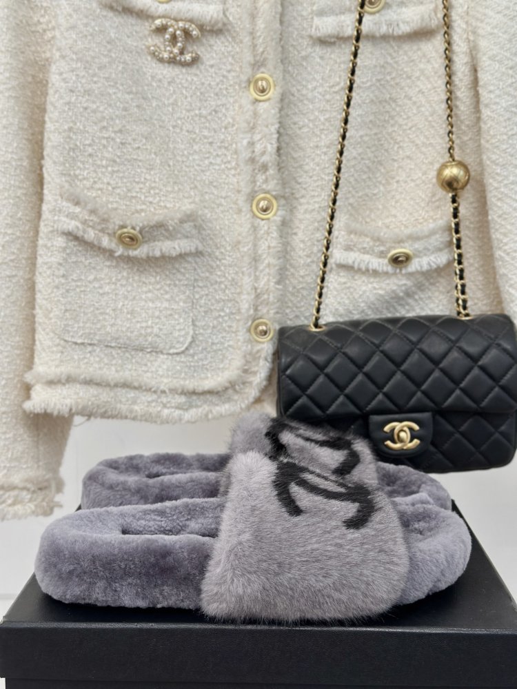 Пухнасті хутряні капці Chanel