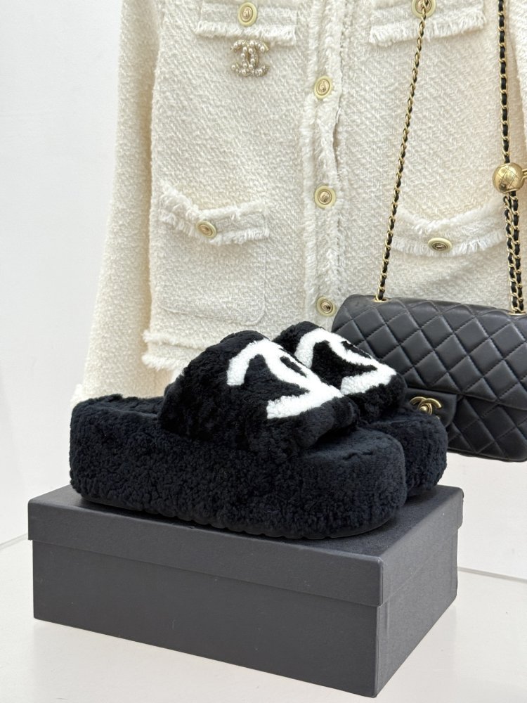 Fluffy fur slippers Chanel