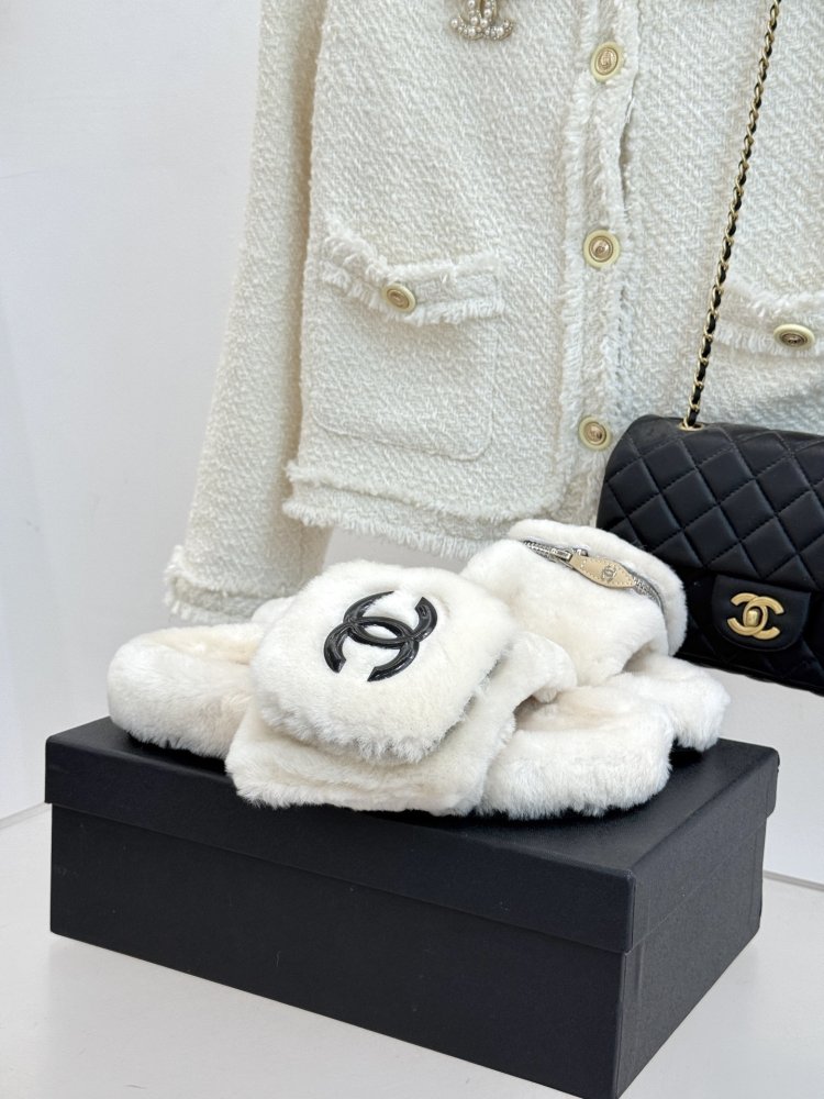 Fluffy fur slippers Chanel
