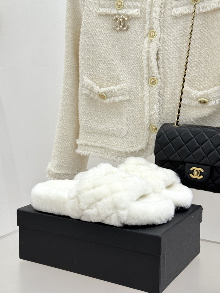 Fluffy fur slippers Chanel
