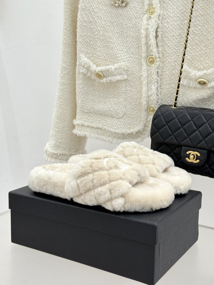 Fluffy fur slippers Chanel