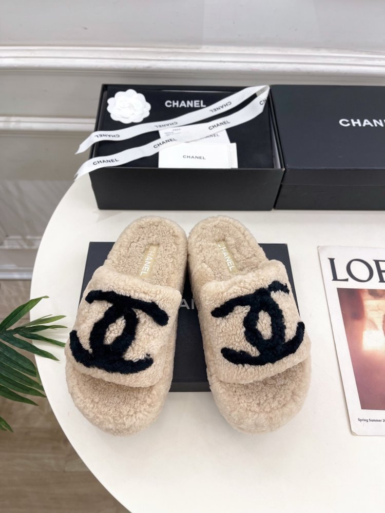Fluffy fur slippers Chanel