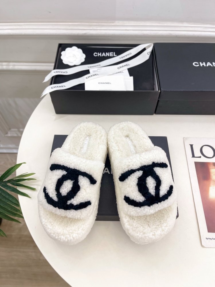 Fluffy fur slippers Chanel