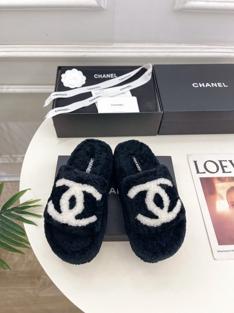 Fluffy fur slippers Chanel