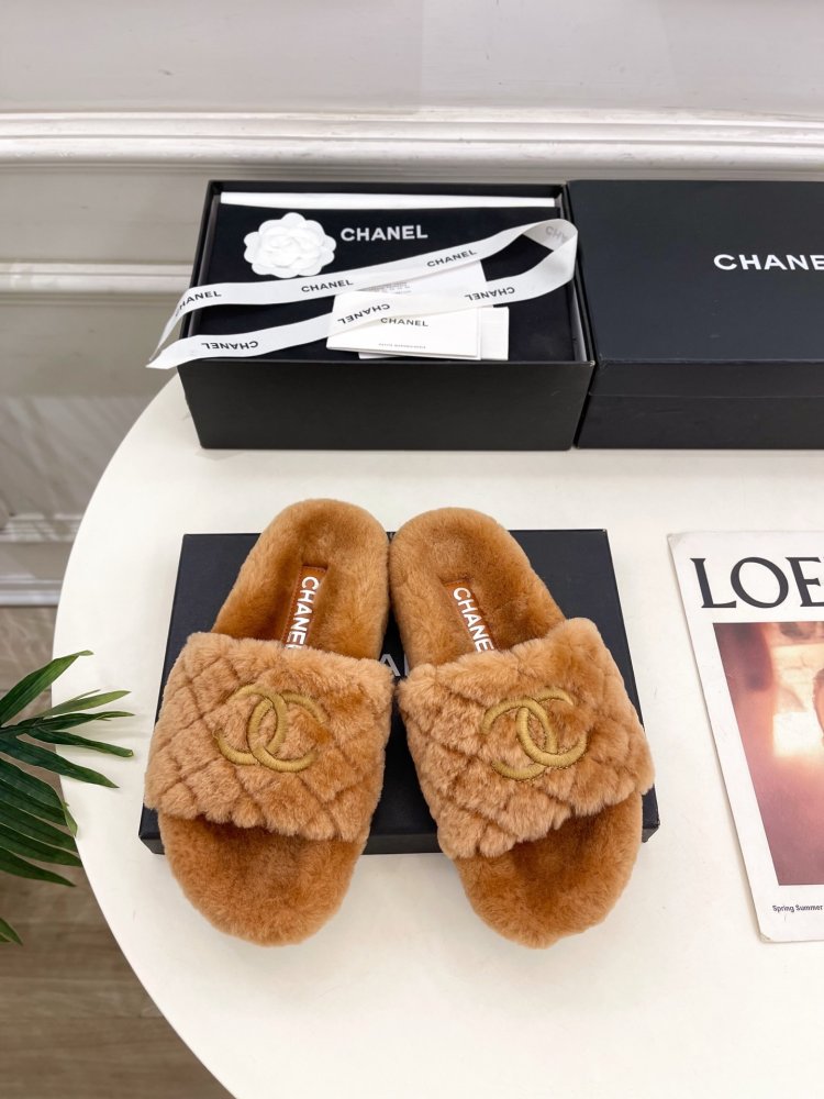 Fluffy fur slippers Chanel