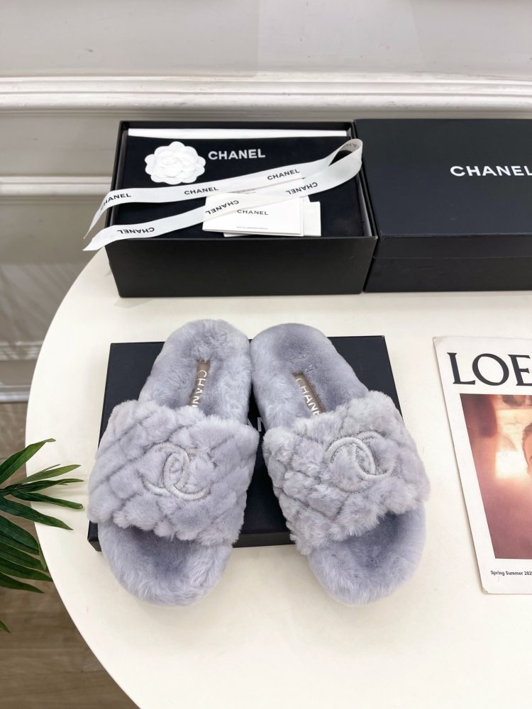 Fluffy fur slippers Chanel