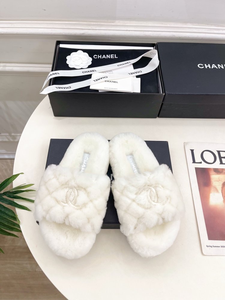 Fluffy fur slippers Chanel