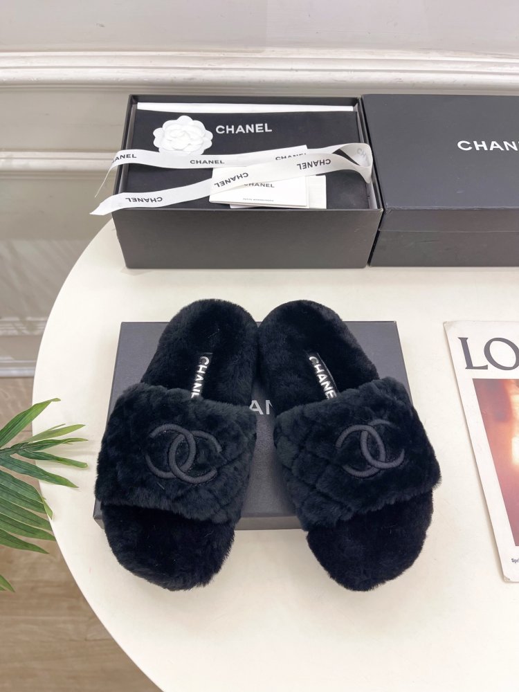 Fluffy fur slippers Chanel