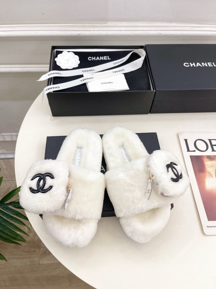 Fluffy fur slippers Chanel