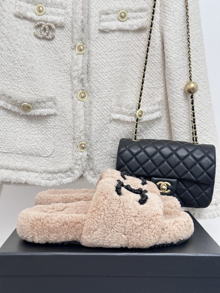 Fluffy fur slippers Chanel