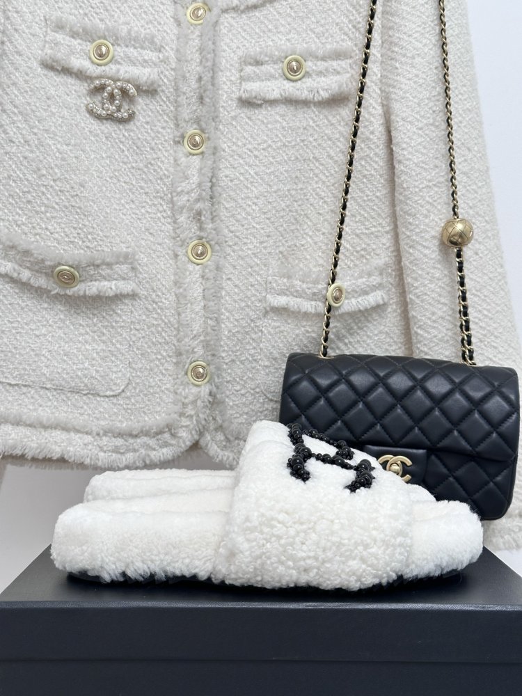 Fluffy fur slippers Chanel